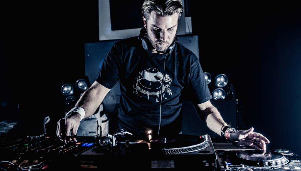 Tom Wax DJ Frankfurt - Techno and Crypto converge
